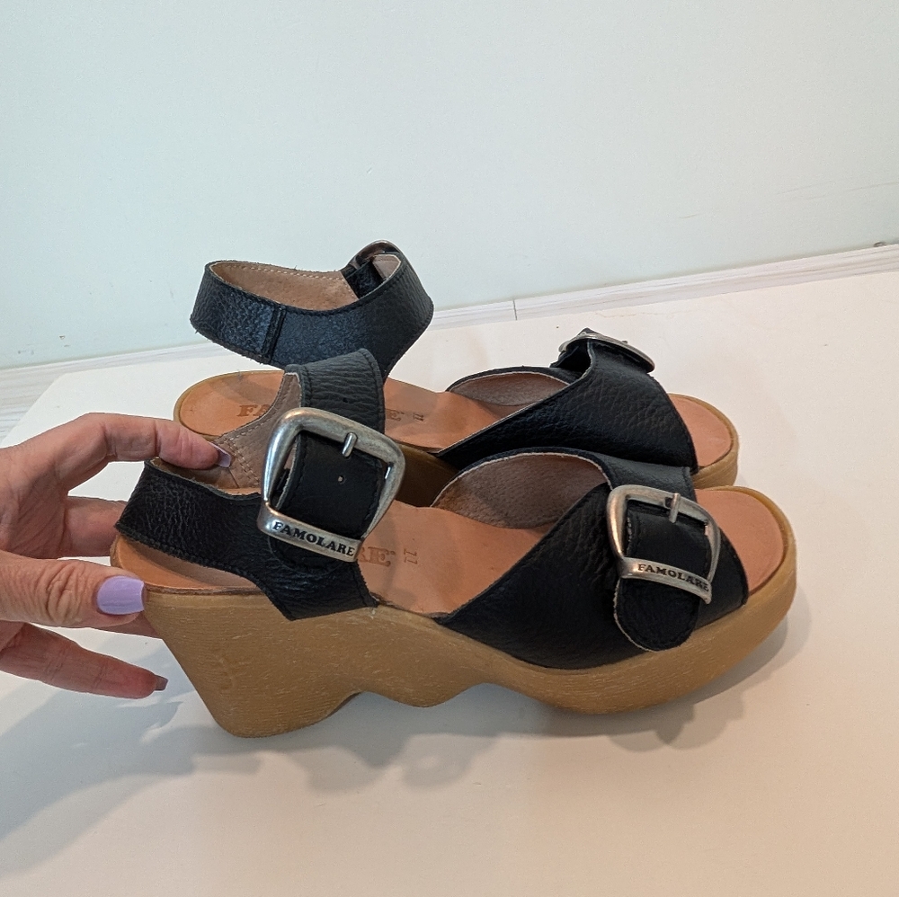 Famolare Women's Black Leather Sandals